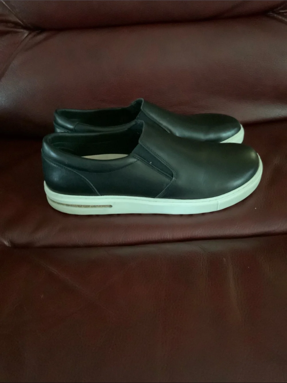 Birkenstock Oswego Black leather casual slip on sneakers. Barely used . Sz. 11.